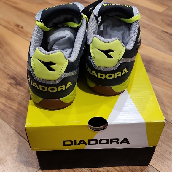Diadora Clasico Aris ID JR Black and Neon Yellow Indoor Soccer Shoes - Picture 3 of 4